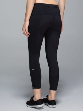 lululemon  Runday  Black Cropped High-Rise Capri Ruched Zipper Pocket Legging 4
